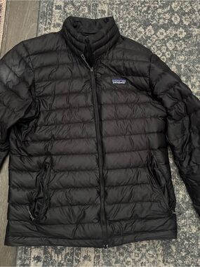 Patagonia Black Puffer Jacket (Down sweater)